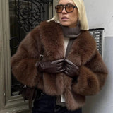 Retro-stil, ensfarvet, varm plysfrakke med hakkrave