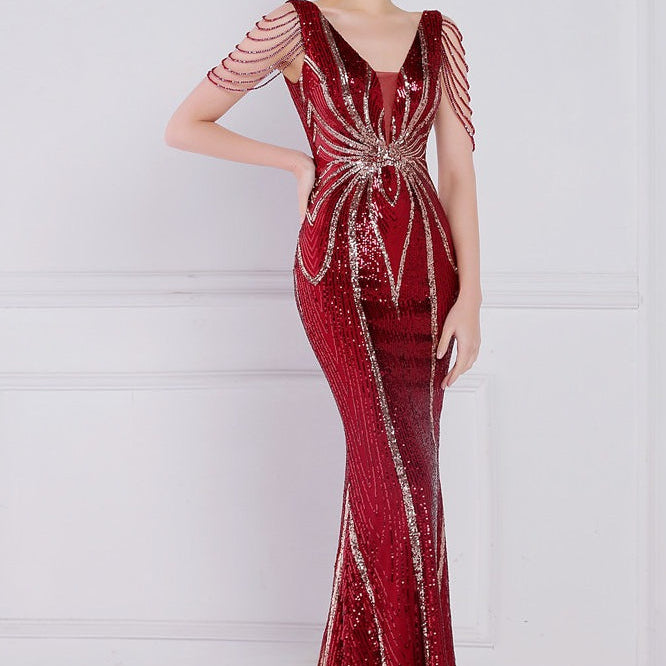 Havfrue-aftenkjole med pailletter og blomsterperler