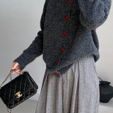Oversized cardigan med hjerteformede knapper og rund hals