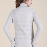 Let, tætsiddende dunjakke med høj krave, vindtæt sportsjakke