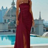 Asymmetrisk aftenkjole med én skulder og slids