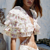 Todelt sæt med en lagdelt, flæset nederdel med slids