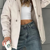 Fritids- og udendørssportsjakke med justerbar snøre i taljen, ideel til bjergbestigning og udendørsaktiviteter.