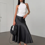 Chic højtaljet maxinederdel i sort kunstlæder