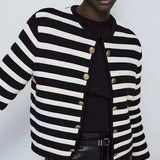 Klassisk stribet strikvest