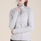 Let, tætsiddende dunjakke med høj krave, vindtæt sportsjakke