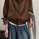 Kort ruskindsjakke med hakkrave