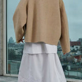 Kort uldfrakke med opretstående krave