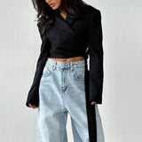 Ensfarvet blazer med bindekrave