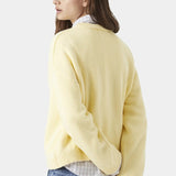 Løstsiddende broderet strikbluse