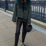 Grøn uldjakke med aftagelig pelskrave