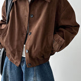 Kort ruskindsjakke med hakkrave