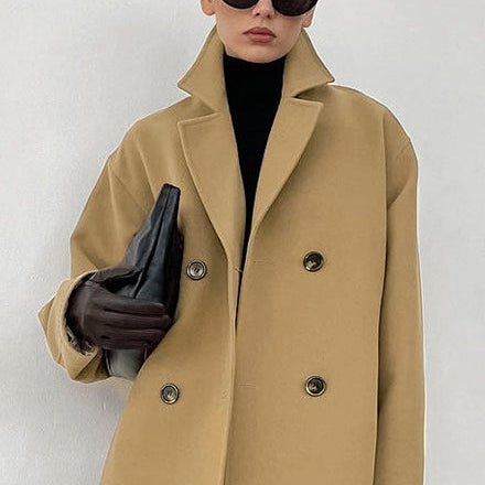 Løstsiddende uldfrakke med revers