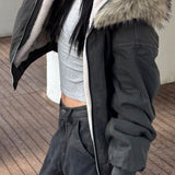 Kort sort dunjakke med pelskrave