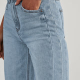 Minimalistiske, ensfarvede jeans med vide, falmede ben