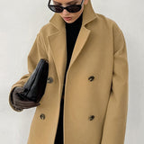 Løstsiddende uldfrakke med revers