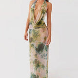 Maxikjole med akvarelprint, dyb V-hals, åben ryg og rynket tanktop