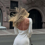 Sexet bodycon minikjole med V-hals og åben trapez i ryggen