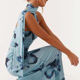 Maxi aftenkjole med fiskenetprint og spaghettistropper