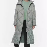 Lang dunjakke med polstret hætte