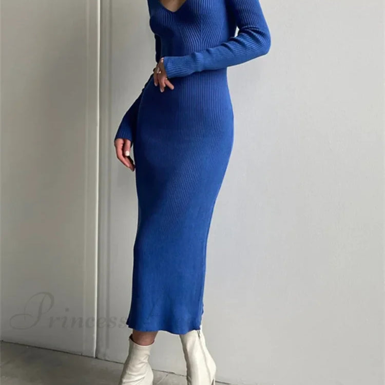 Rygløs midikjole med lange ærmer og V-hals i ribstrik, efterår-vinter