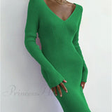 Rygløs midikjole med lange ærmer og V-hals i ribstrik, efterår-vinter