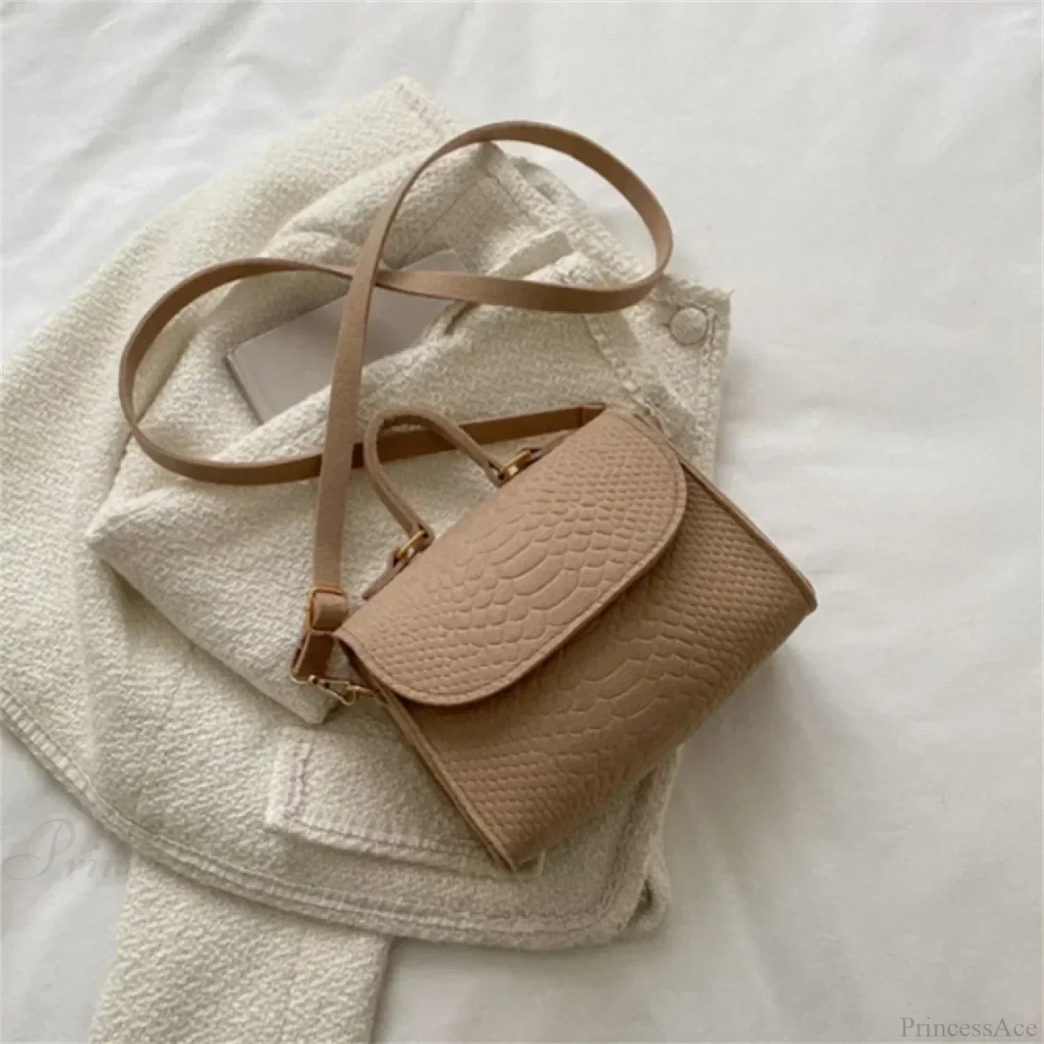 Trendy skuldertaske i filt med krokodillemønster