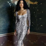 Elegant, chik, sofistikeret, trendy og forførende midikjole, moderigtig og eksotisk