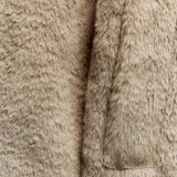 Varm frakke med lange ærmer og revers i kunstpels