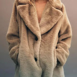 Varm frakke med lange ærmer og revers i kunstpels