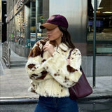 Varm og luftig imiteret pelsfrakke med leopardprint