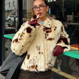 Varm og luftig imiteret pelsfrakke med leopardprint