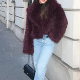 Kort vest i kunstpels og lammeskind