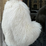 Kort vest i kunstpels og lammeskind