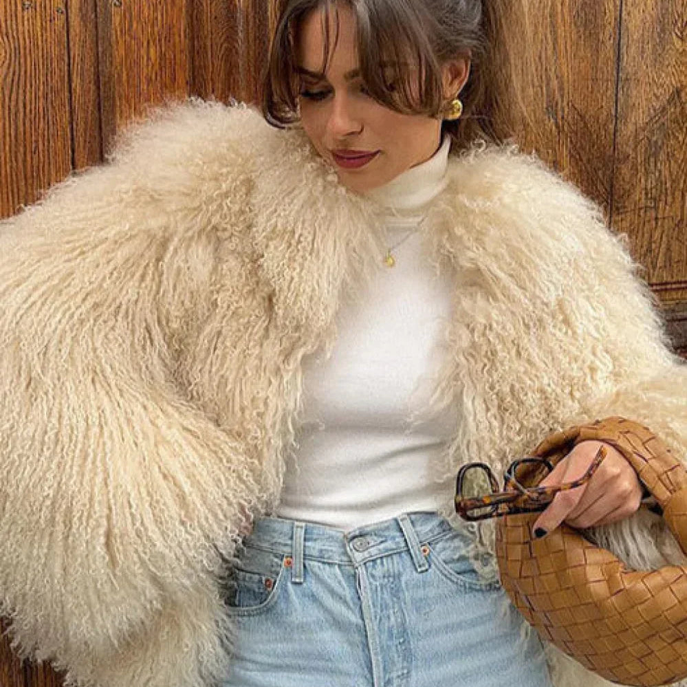 Kort vest i kunstpels og lammeskind