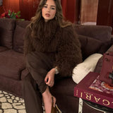 Kort vest i kunstpels og lammeskind