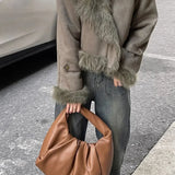 Kort bikerjakke i ruskind og kunstpels