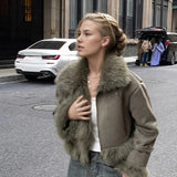 Kort bikerjakke i ruskind og kunstpels