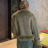 Kort bikerjakke i ruskind og kunstpels