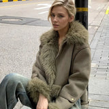 Kort bikerjakke i ruskind og kunstpels