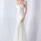 Aftenkjole med pailletter og strudsefjer