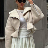 Elegant læder- og pelsfrakke med original lynlås