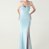 Stropløs plisseret aftenkjole med hjerteformet halsudskæring