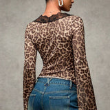 Leopardprintet cardiganbluse med flæser og blondeindsatser