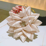 Blomsterarmbånd med champagnemotiv