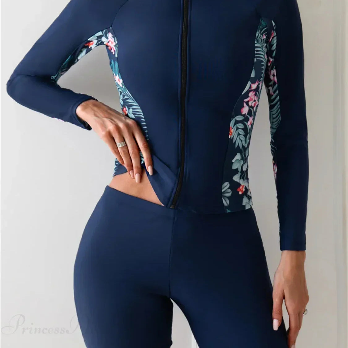 Todelt våddragt med blomsterprint