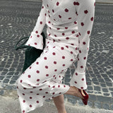 Tætsiddende maxikjole med rund hals og vide ærmer i blomsterprint