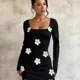 Sexet bodycon minikjole med lange ærmer og en smal talje i blomsterprint