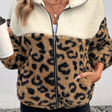 Varm frakke med nedhængt krave i leopardpels