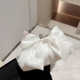 Elegant aftentaske i gylden silke med butterfly, bæres over skulderen.